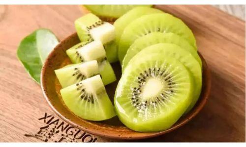 云朵酒店睡觉吃瓜,悠闲梦境中的瓜果时光  第1张