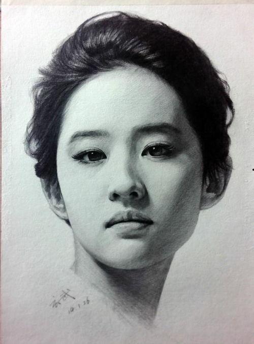 素描华妃吃瓜,宫廷中的悠闲时光