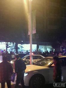 围观打架吃瓜视频,围观者视角下的激烈打斗瞬间