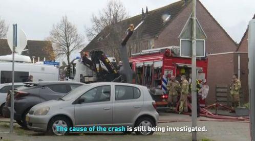 轻轨站吃瓜,一场味蕾与时光的邂逅