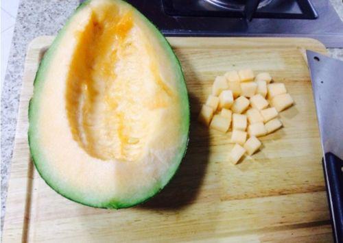 银渐层可不可以吃哈密瓜,银渐层猫咪的哈密瓜饮食探索